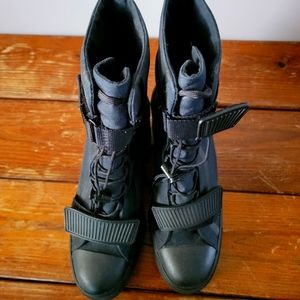 Chuck Taylor All Star GR82- Black/Gum size 10